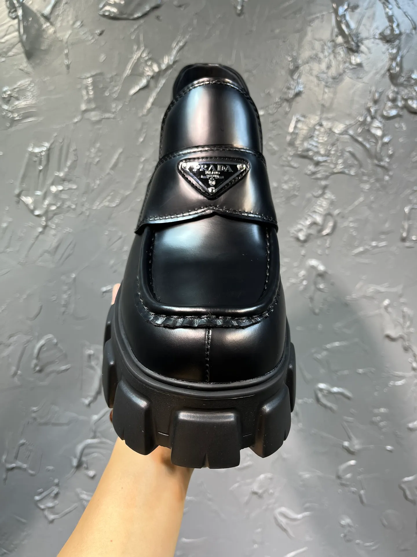 Men's clothing and shoes💰820💰 🔥🔥🔥3990 The latest prada Prada triangle enamel logo high-height lace-up shoes, the official website synchronizes the round toe and bold Lofte boots, using the original one-to-one development, the outsole one-to-one private molding, the fabric uses imported open edge beads, lining cowhide, foot pad cowhide, sole height 5cm, outsole original rubber foam sole, size 39-46